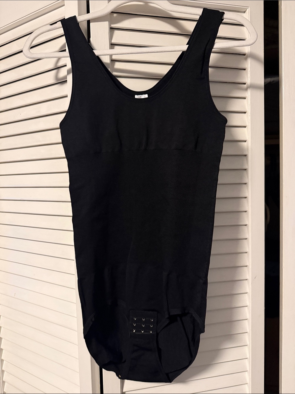 NWOT Women’s 2 pack Black & White Sleeveless Seamless Bodysuit
